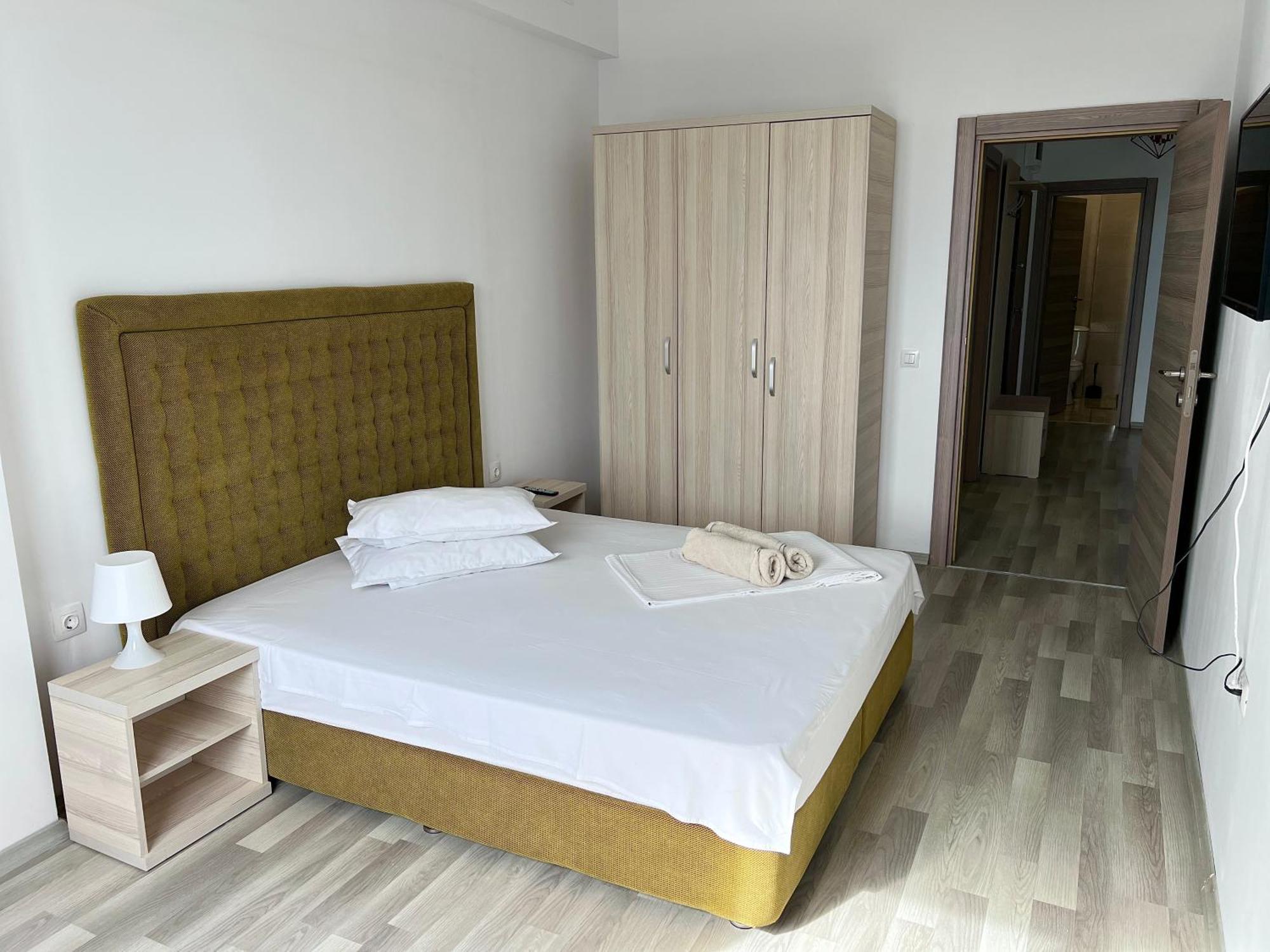 Summerland Sea View 2 Bed-room Mamaia